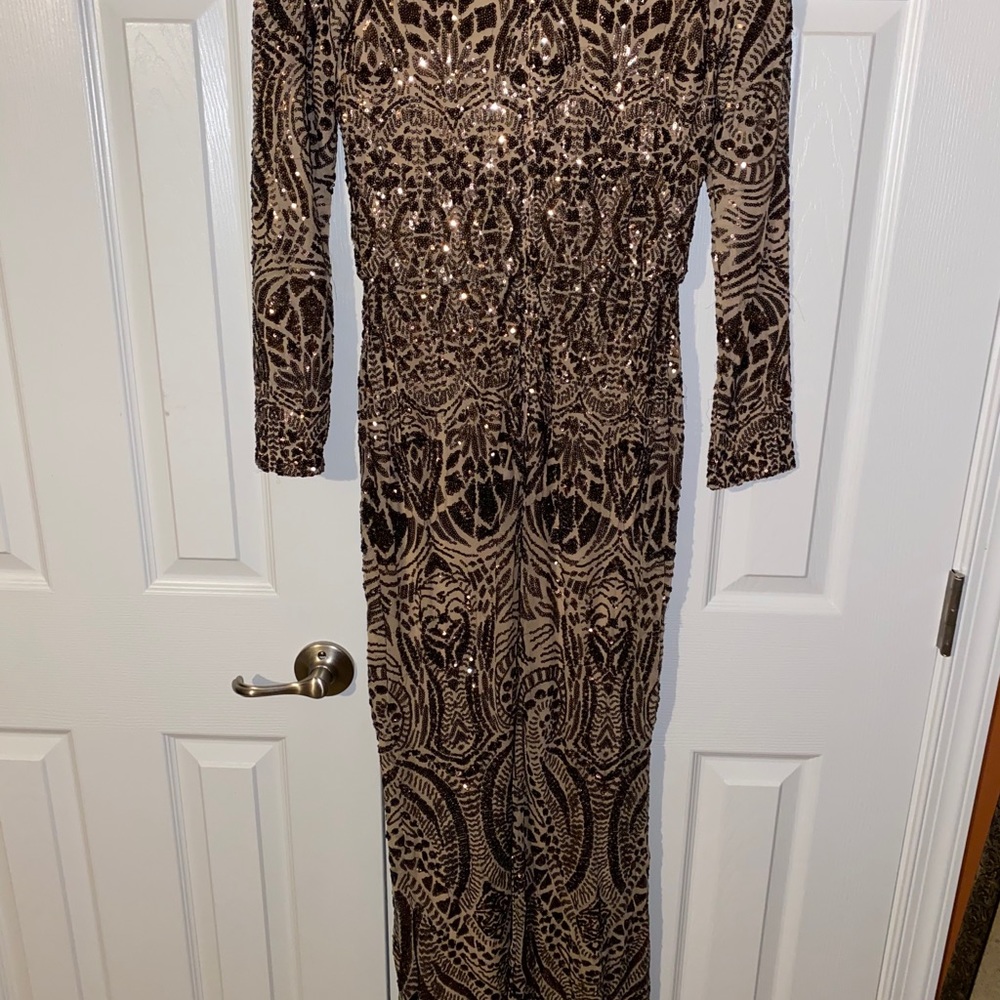 Beautiful gown only wore once - Picture 4 of 5